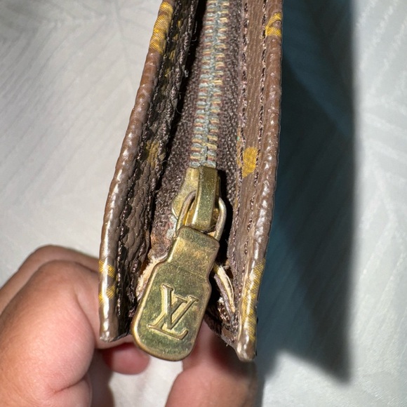 100% Authentic Louis Vuitton Monogram Toiletry Pouch. - Picture 5 of 8